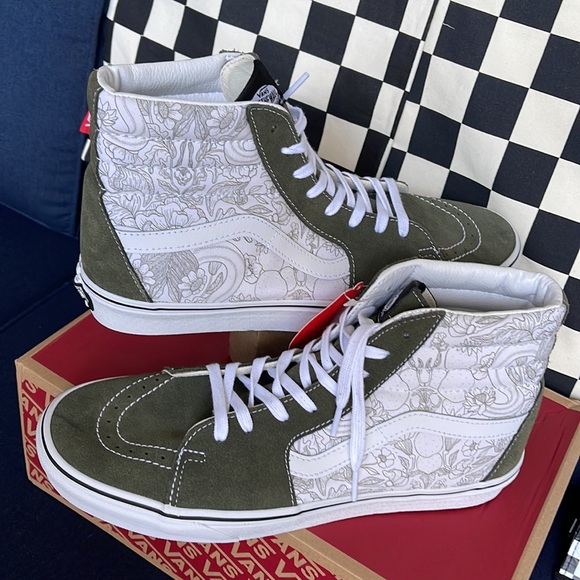 Vans Men’s Sk8-Hi Desert Skulls Grape Leaf/White sneakers - Picture 11 of 16